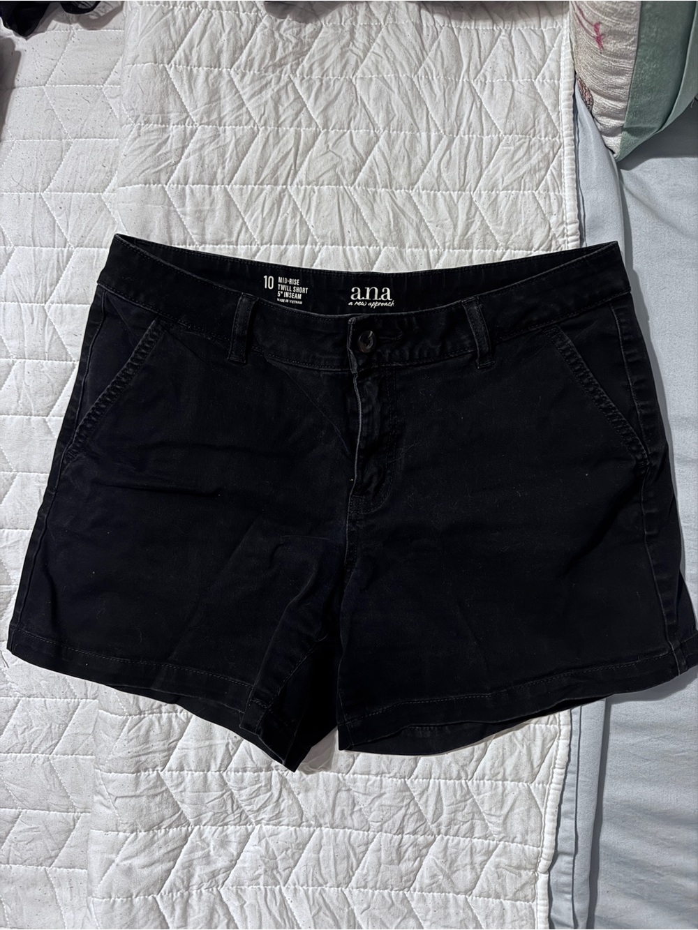 a.n.a Black Women's Casual Twill 5in Shorts